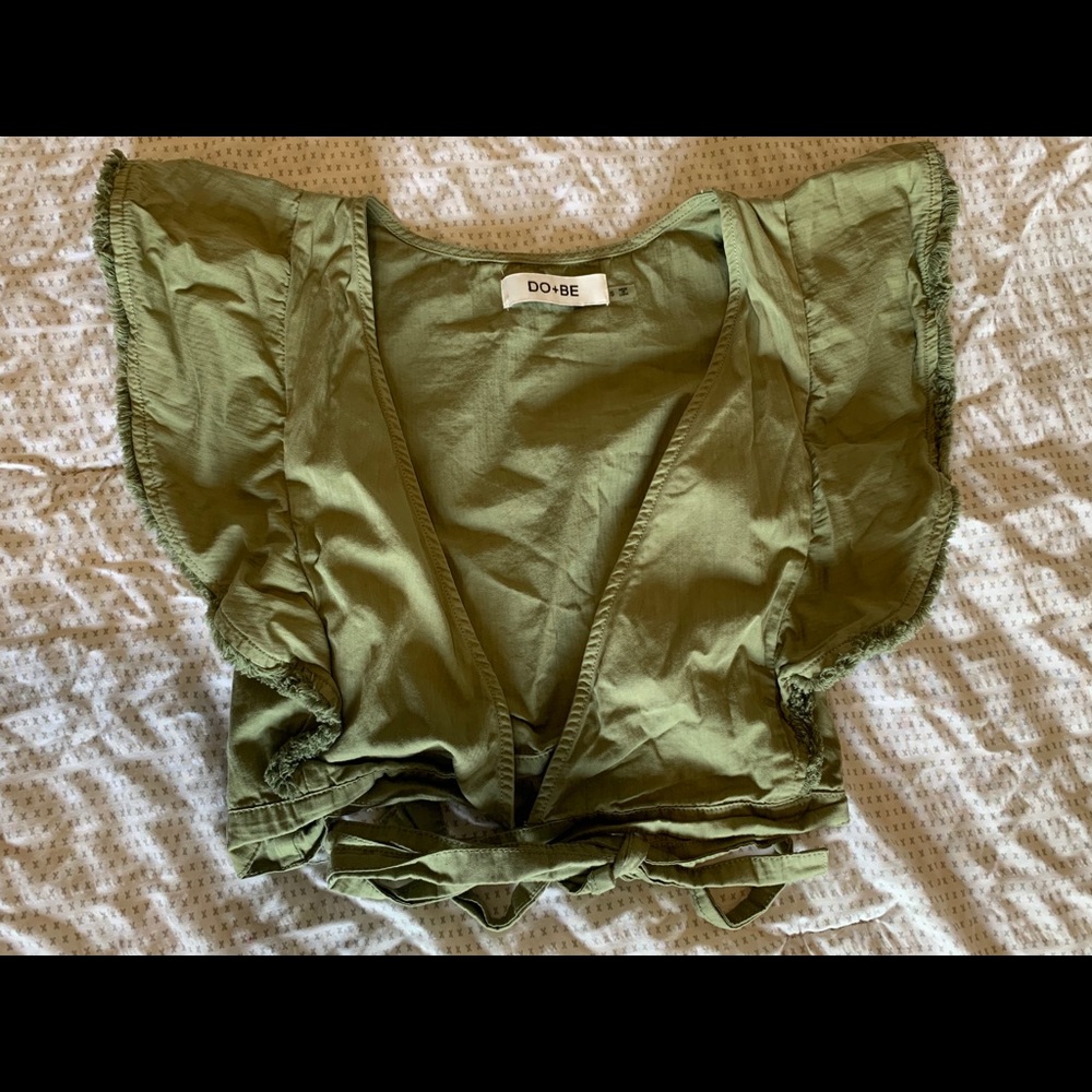 DO+BE Green Ruffle Crop Top!!